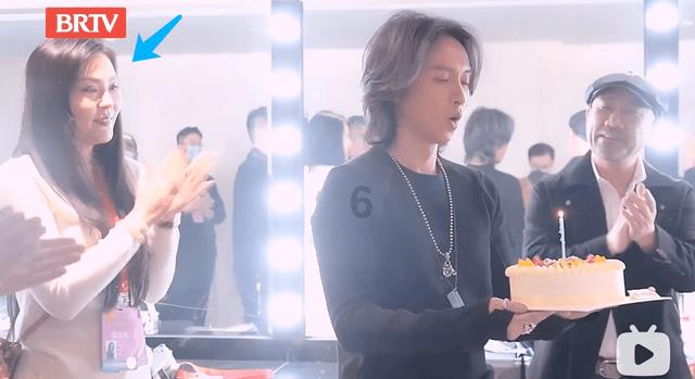 冷知识分享平台|老爹鞋怎么搭配衣服冬-发现更多有趣冷知识